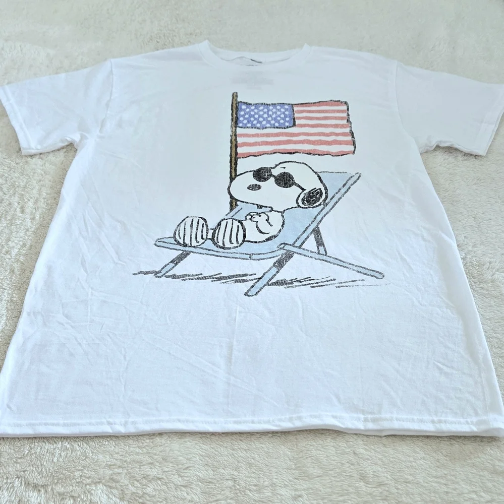 Peanuts🥜 Patriotic🇺🇲 Snoopy🐕 Graphic Tee👕 - NWOT - Picture 9 of 10